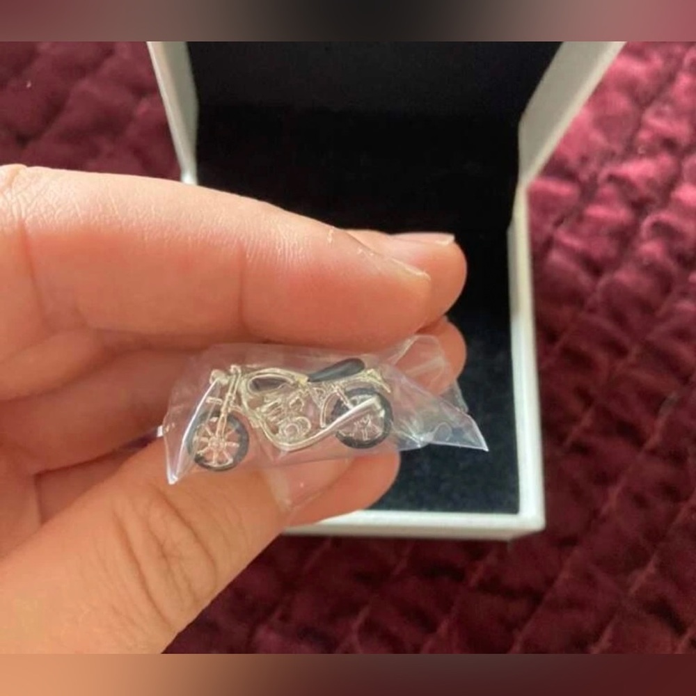 ‼️JUST RESTOCKED ‼️ Men’s Silvertone Motorcycle Cufflinks NWT - Picture 10 of 14